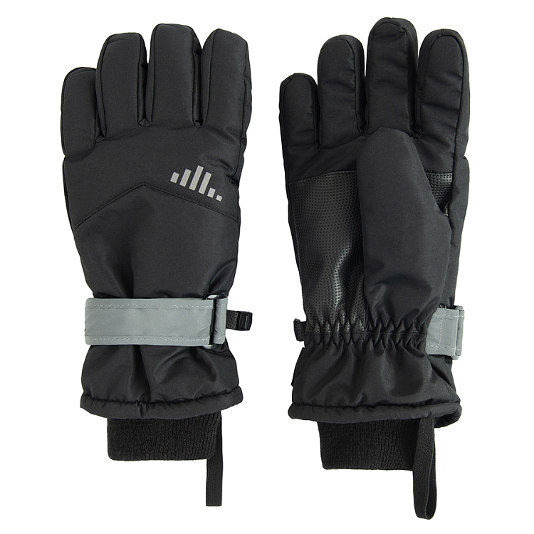 Black ski gloves