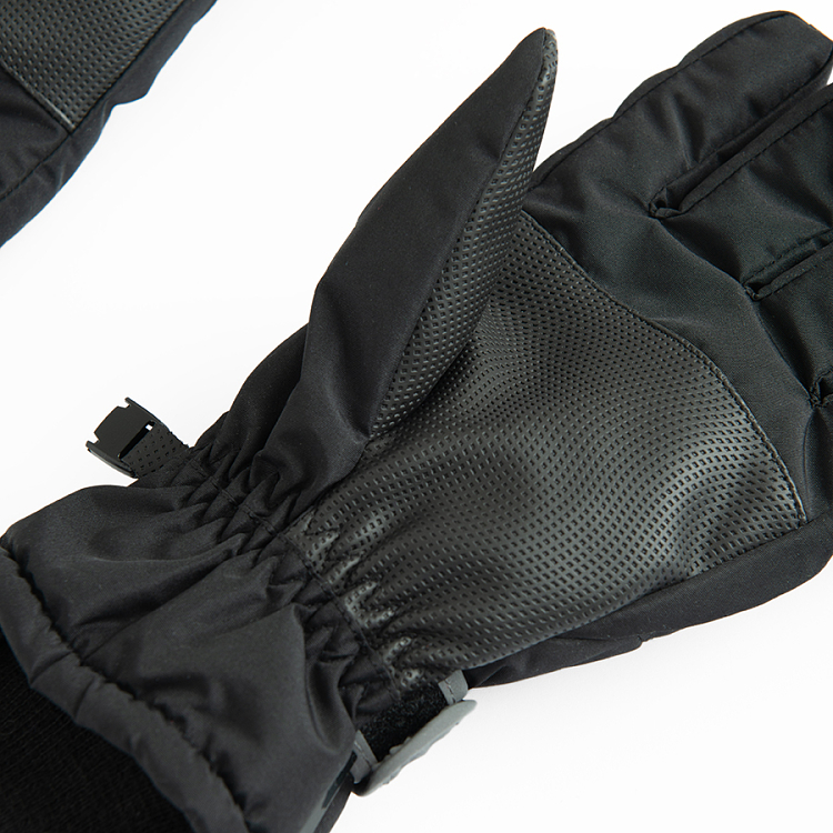 Black ski gloves