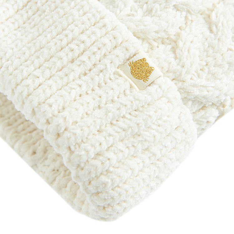 White winter beanie with pom pom