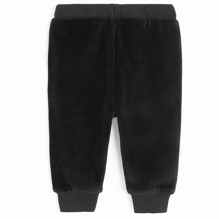 Black jogging pants