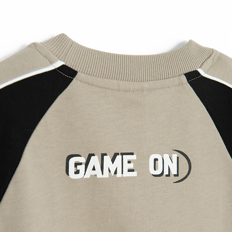 Grey and black sweatshirt with gaming print