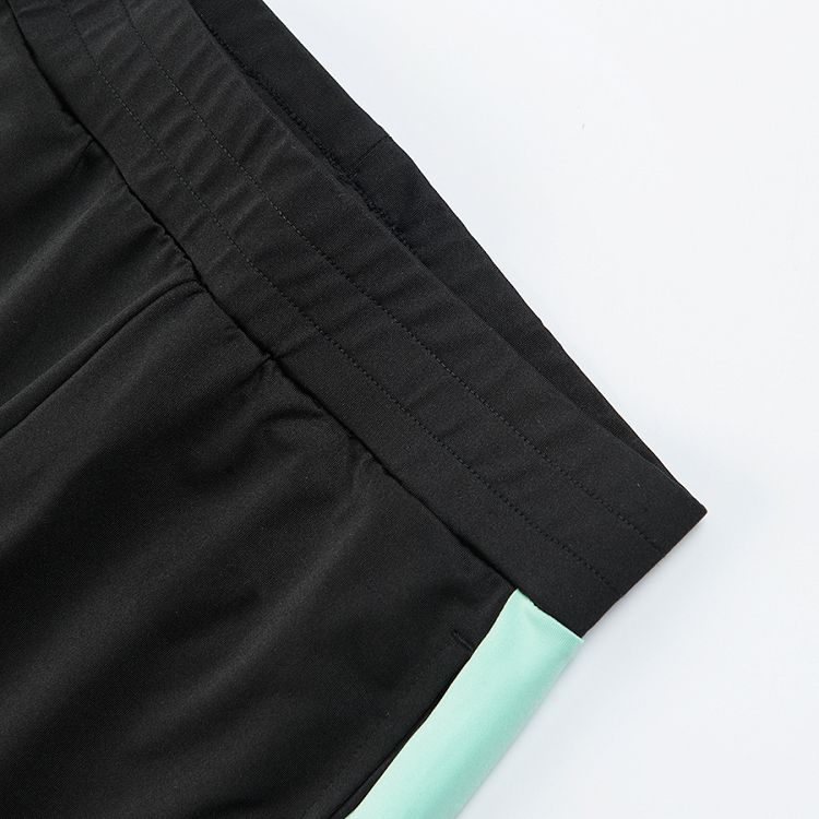 Black jogging pants