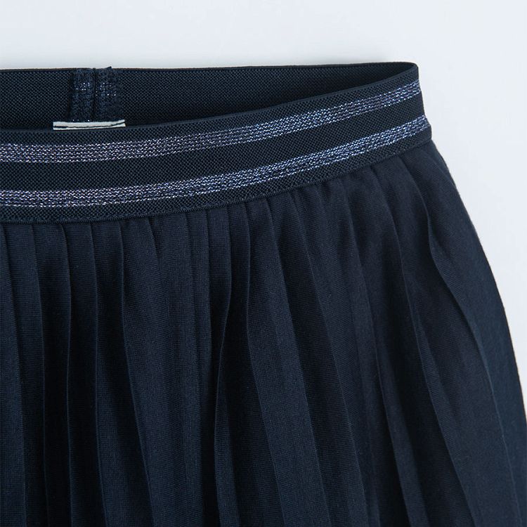 Black pleated skirt with elastic waist