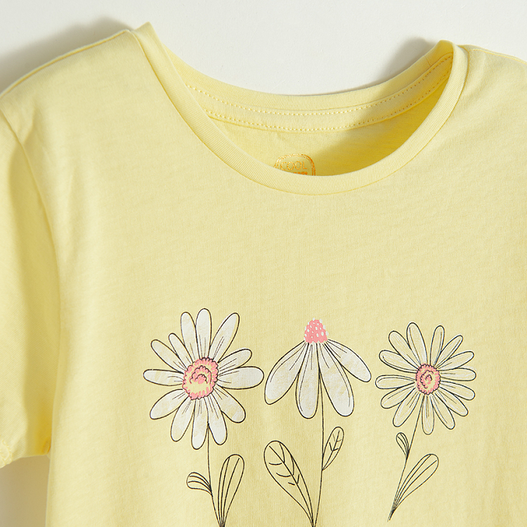 Yellow T-shirt with daisies print