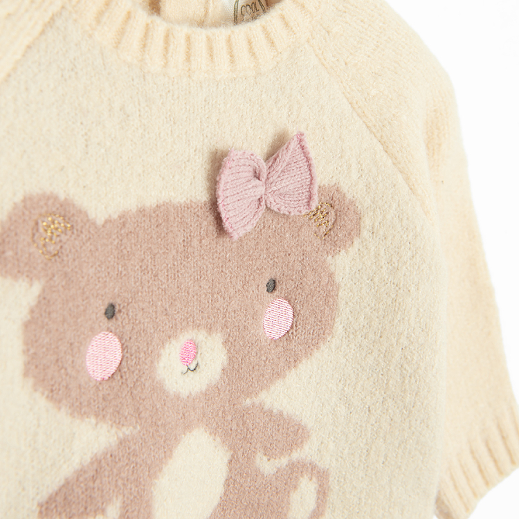 Ecru sweater withbear print and ruffle on the bottom