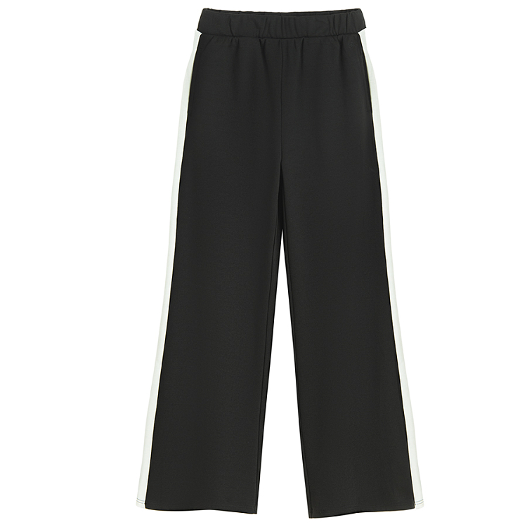 Black wide legs jogging pants and wide stripe on the side