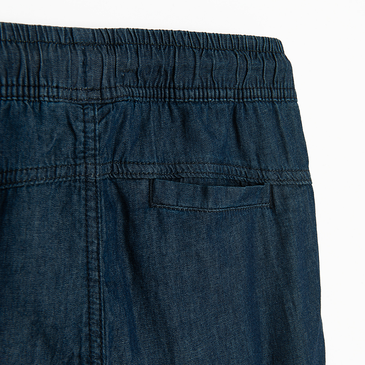 Blue denim pants with external side pockets