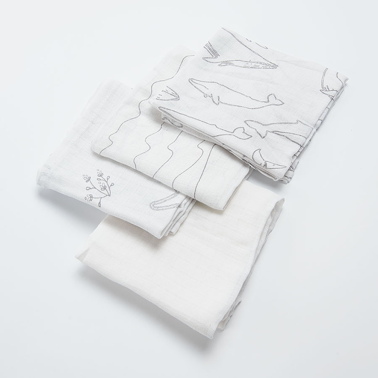 White muslin nappies with discreet print- 10 pack