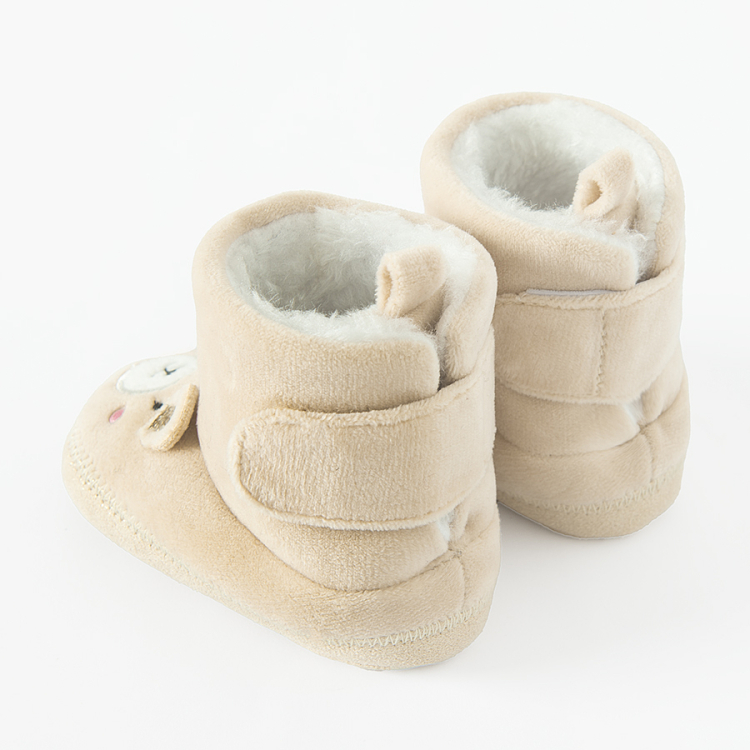 Light brown newborn slippers with the shape of bear