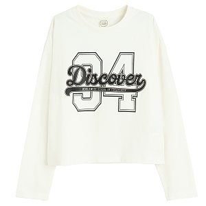 White sweatshirt with DISCOVER 34 print