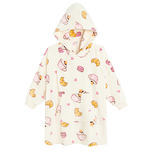 Ecru poncho with cupcakes