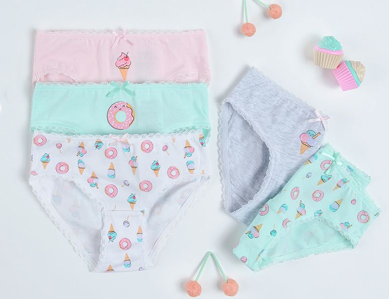 Pastel color underwear with unicorns and rainbows print- 5 pack