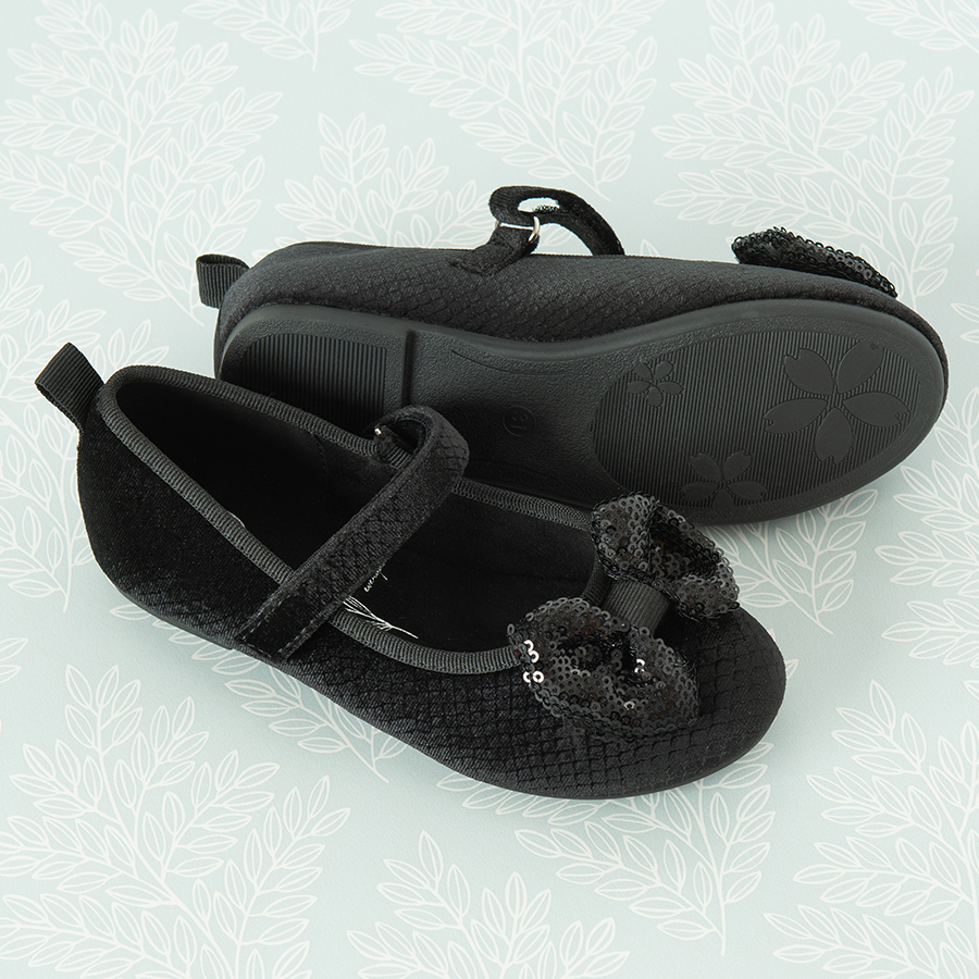 Black velvet ballerinas with bow