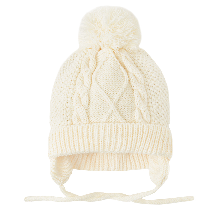 White cap with pom pom