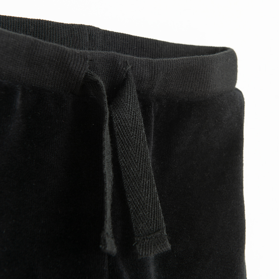 Black jogging pants