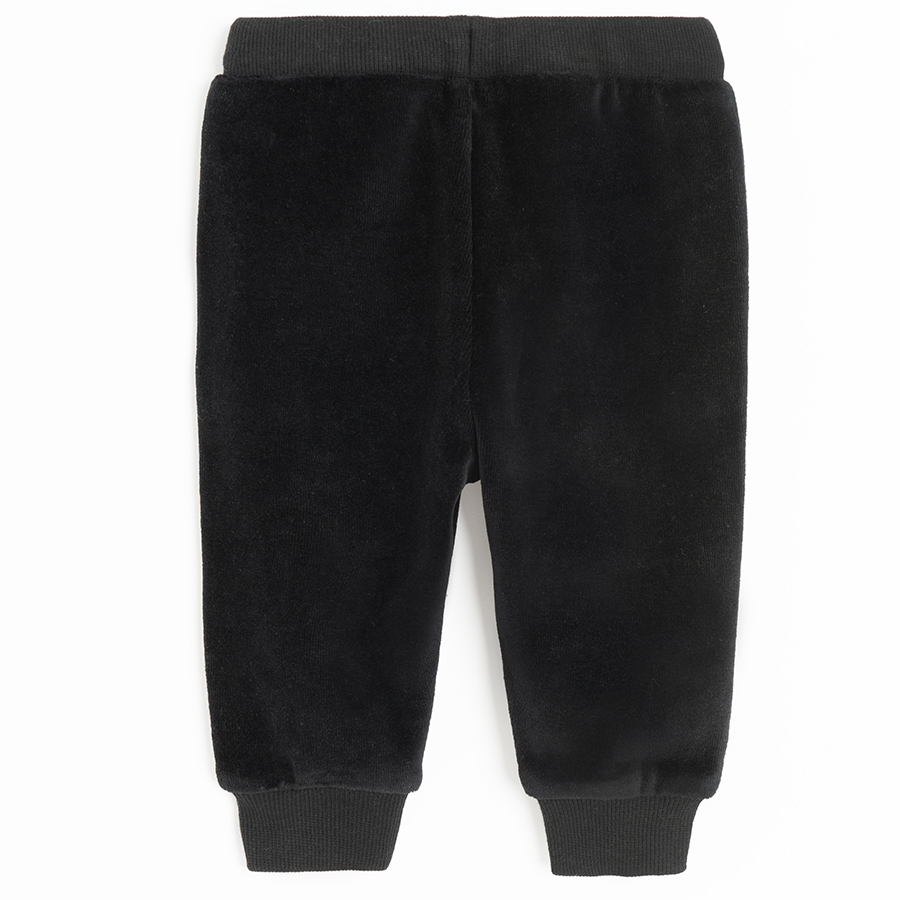 Black jogging pants