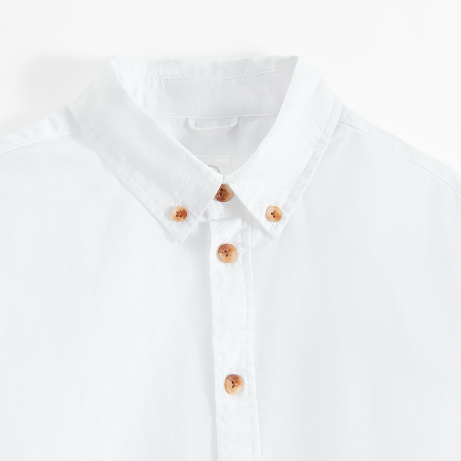 White button down classic shirt