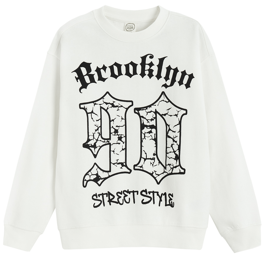 White sweatshirt with Blooklyn STREET STYLE print and black jogging pants set - 2 pieces