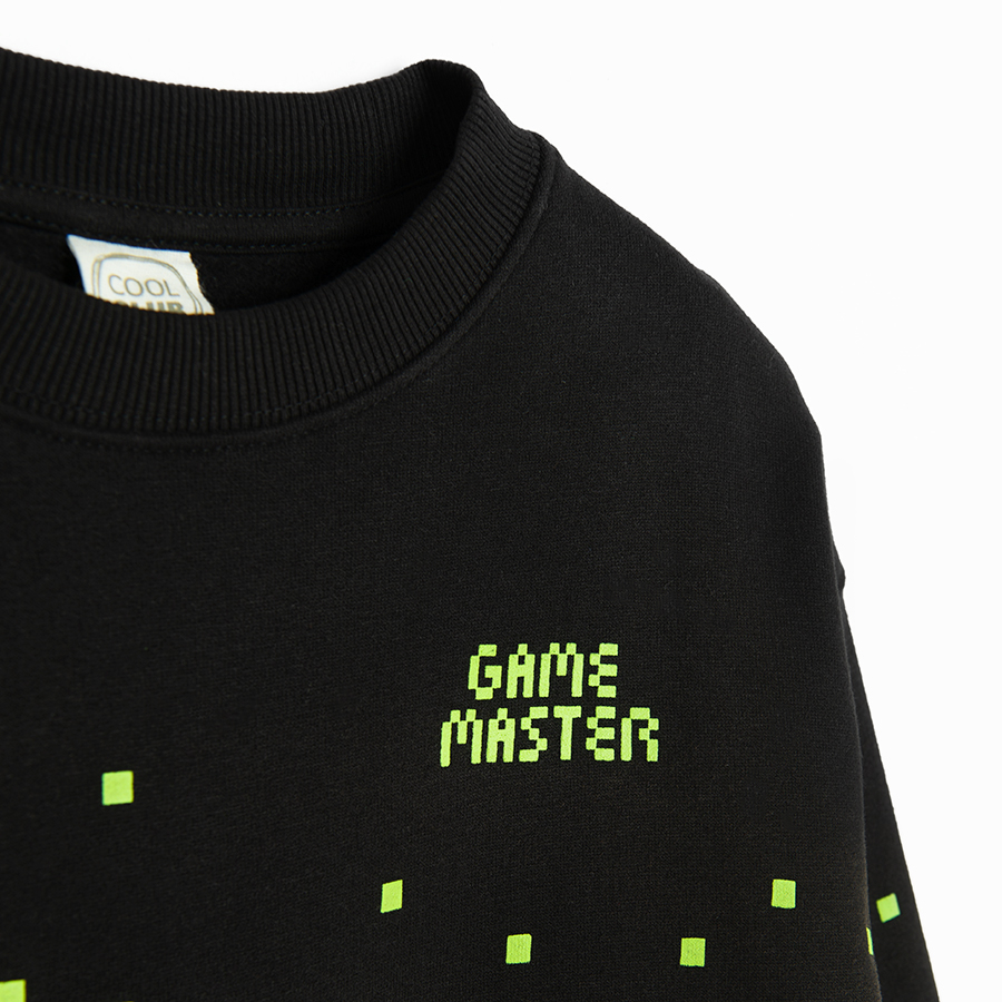 Black sweatshirt with gaming print