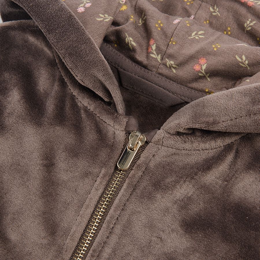 Brown hooded sweatshirt