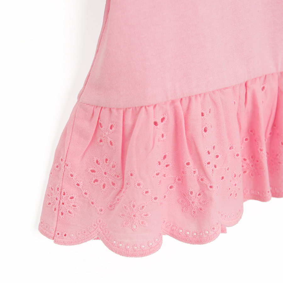 Pink short sleeve T-shirt with embroidered bottom