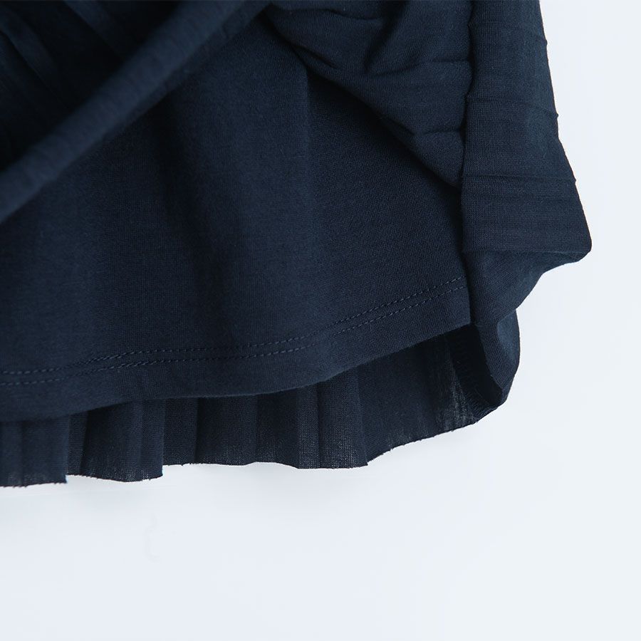 Black pleated skirt with elastic waist