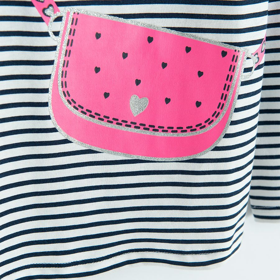 Black and white stripes long sleeve bluse with pink cross body bag print