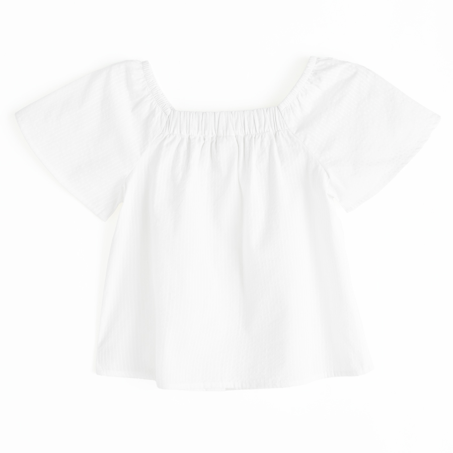 White shirt with ruffle sleeves