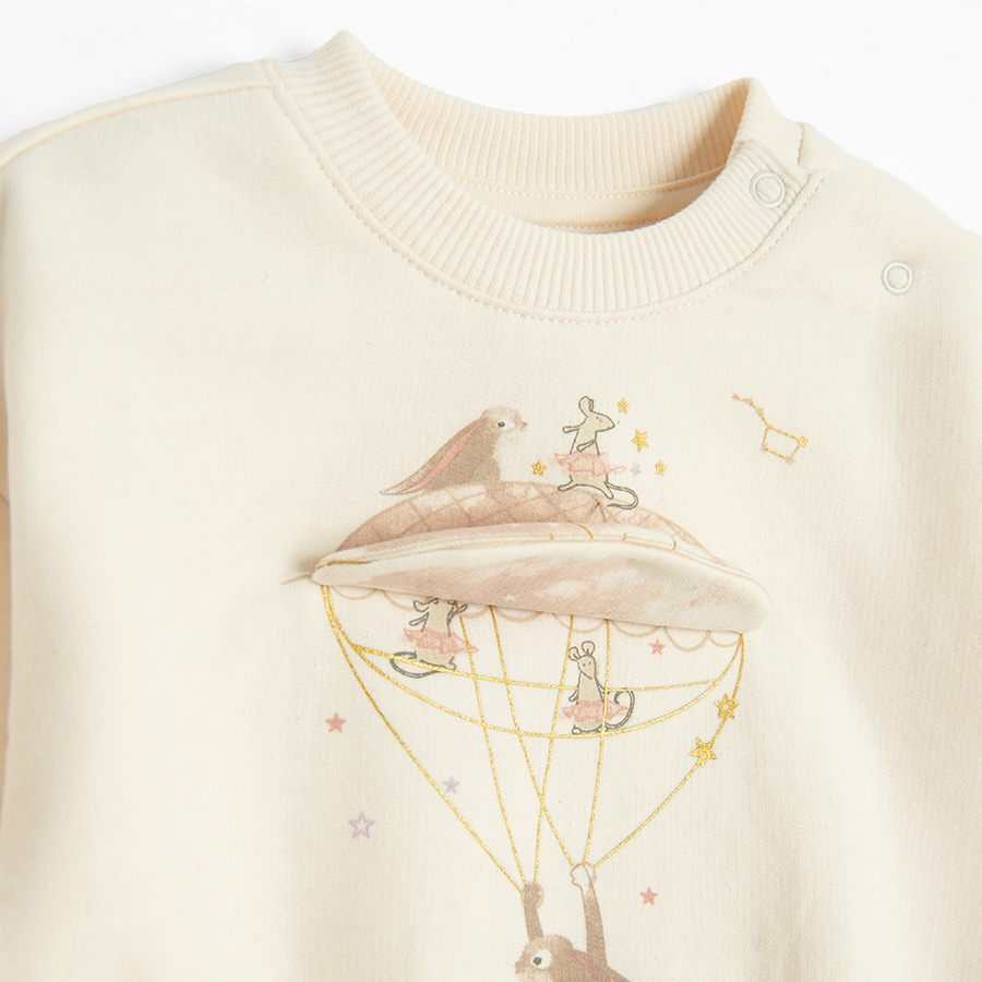 White sweatshirt with bunny and airballoon print