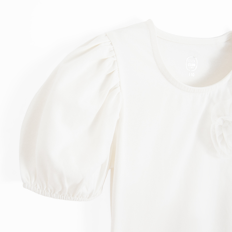 White short sleeve T-shirt with big flower applique