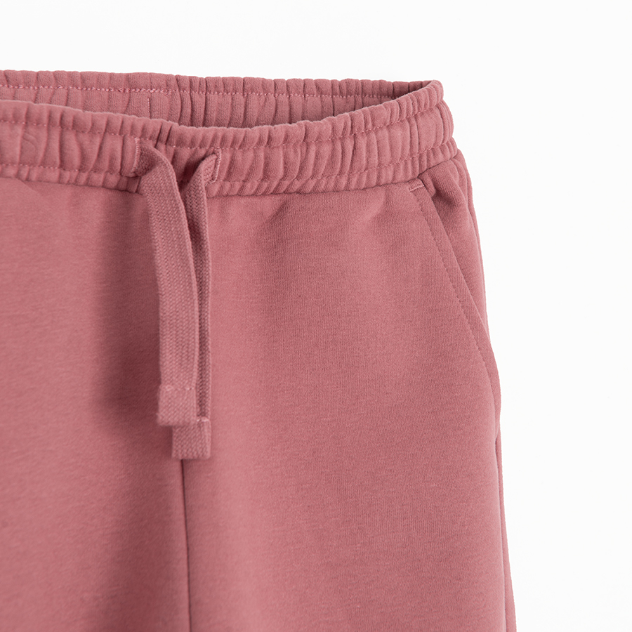 Warm pink jogging pants with external pockets