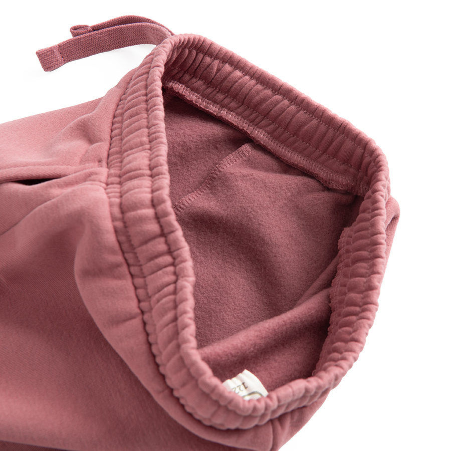 Warm pink jogging pants with external pockets