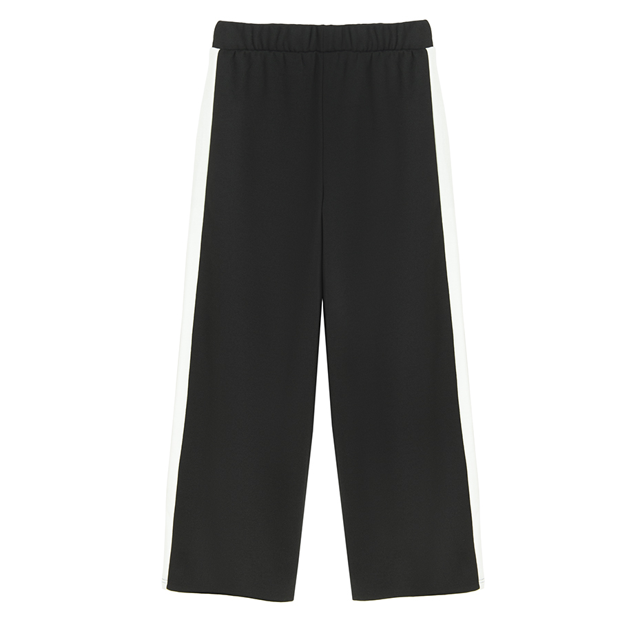 Black wide legs jogging pants and wide stripe on the side