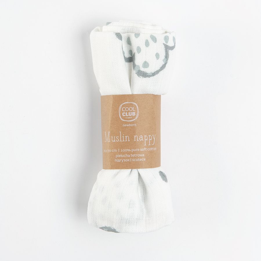 White muslin nappy with giraffe mommy and baby print