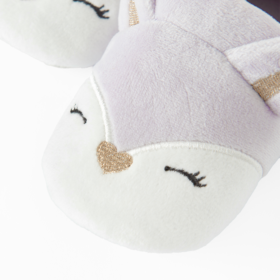 Slippers with fox pattern