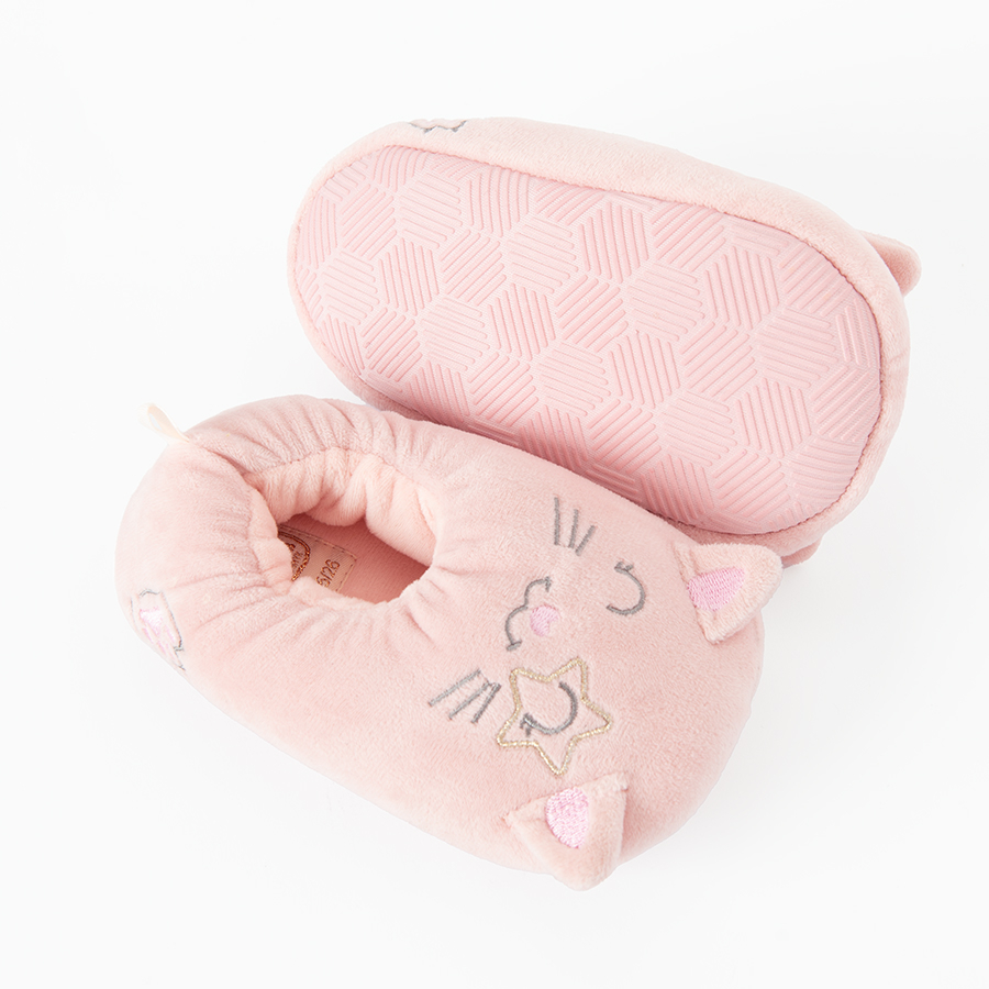 Pink home slippers with kitten shape