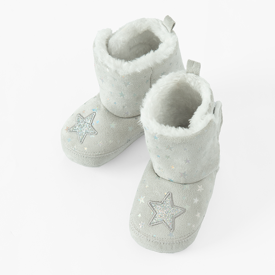 Light grey new born slippers with star print